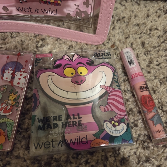 Wet n Wild Alice in Wonderland Makeup Set - Picture 3 of 4